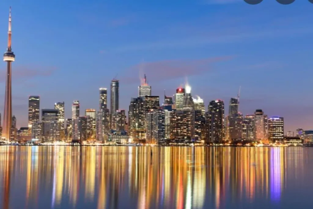 Vintage 2 Bed 2 Bath Suite Distillery District Toronto Canada