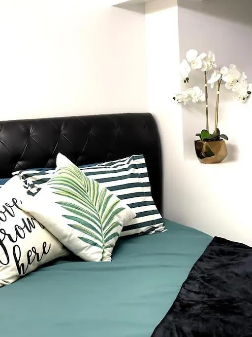 Vintage 2 Bed 2 Bath Suite Distillery District Toronto Canada