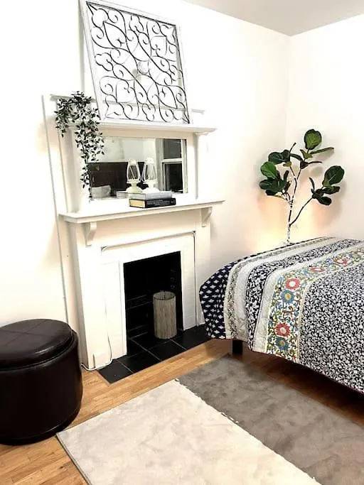 Vintage 2 Bed 2 Bath Suite Distillery District Toronto Apartment